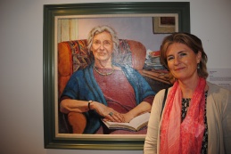 katherine-firth-with-portrait-dame-gillian-beer-006